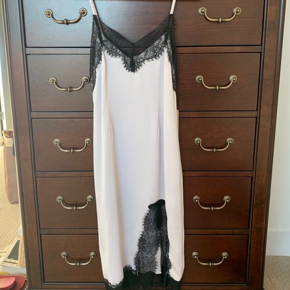 Keepsake “Stop Me” Lace Trim Midi Dress - Picture 7 of 11